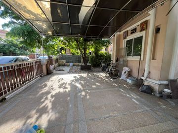 Very cheap sale, single house, m. Thaweelada 2, area 58.8 square metres, suitable for living and renovating, making a profit, convenient to travel, ne
