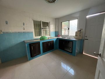 Very cheap sale, single house, m. Thaweelada 2, area 58.8 square metres, suitable for living and renovating, making a profit, convenient to travel, ne