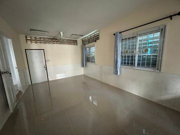 Very cheap sale, single house, m. Thaweelada 2, area 58.8 square metres, suitable for living and renovating, making a profit, convenient to travel, ne