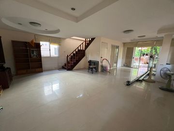 Very cheap sale, single house, m. Thaweelada 2, area 58.8 square metres, suitable for living and renovating, making a profit, convenient to travel, ne