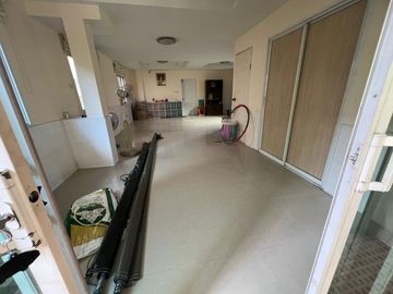 Very cheap sale, single house, m. Thaweelada 2, area 58.8 square metres, suitable for living and renovating, making a profit, convenient to travel, ne