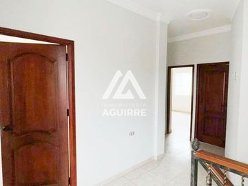 EN VENTA: espaciosa casa en sector La Carolina, Machala