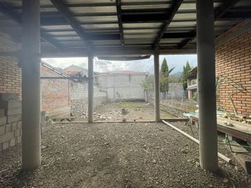 EN VENTA AMPLIA CASA EN OBRA GRIS UBICADA EN CHIQUINTAD