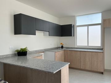 Venta de Casa en Coto Privado Al Norte Jesús María (RAQUEL)