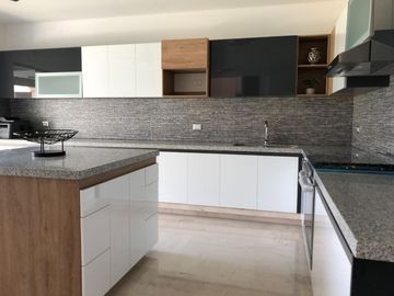 Casa a estrenar, en venta, A unos pasos de la autopista Cuerna-Aca ALBERCA