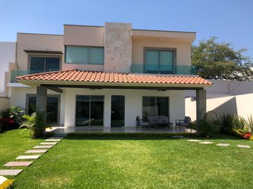 Casa a estrenar, en venta, A unos pasos de la autopista Cuerna-Aca ALBERCA
