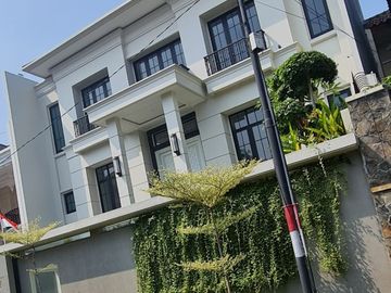 Rumah Classic Baru Kencana Pondok Indah