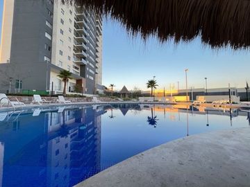 Estrena Elegante Depto. De Lujo Con Extraordinarias Amenidades, Vista Panoramica y Superubicado en El Nuevo Queretaro