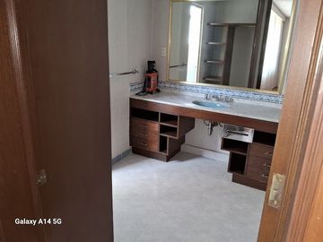 VENDO CASA GRANDES ESPACIOS