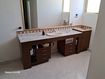 VENDO CASA GRANDES ESPACIOS