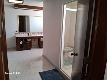 VENDO CASA GRANDES ESPACIOS