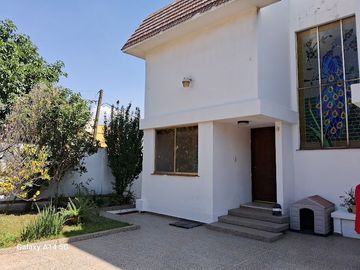 VENDO CASA GRANDES ESPACIOS