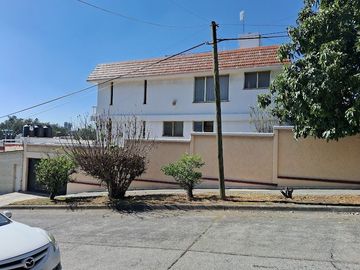 VENDO CASA GRANDES ESPACIOS