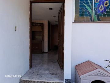VENDO CASA GRANDES ESPACIOS