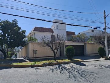 VENDO CASA GRANDES ESPACIOS