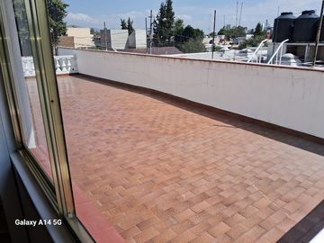 VENDO CASA GRANDES ESPACIOS