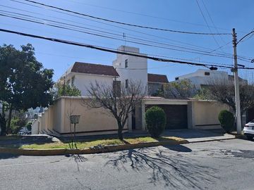 VENDO CASA GRANDES ESPACIOS