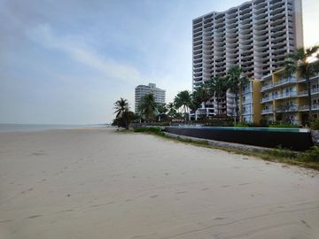 Condo for sale at Baan Plearn Talay. Cha-am, Phetchaburi Province condo resort style next to private beach very large facilities, big gardens , 2 swim