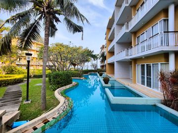 Condo for sale at Baan Plearn Talay. Cha-am, Phetchaburi Province condo resort style next to private beach very large facilities, big gardens , 2 swim