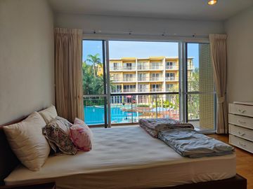 Condo for sale at Baan Plearn Talay. Cha-am, Phetchaburi Province condo resort style next to private beach very large facilities, big gardens , 2 swim