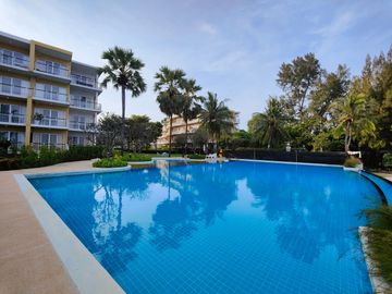 Condo for sale at Baan Plearn Talay. Cha-am, Phetchaburi Province condo resort style next to private beach very large facilities, big gardens , 2 swim