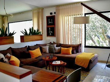 LAS CAÑADAS CASA EN VENTA A CAMPO DE GOLF CON ALBERCA Y VISTA A LOS LAGOS