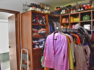 LAS CAÑADAS CASA EN VENTA A CAMPO DE GOLF CON ALBERCA Y VISTA A LOS LAGOS