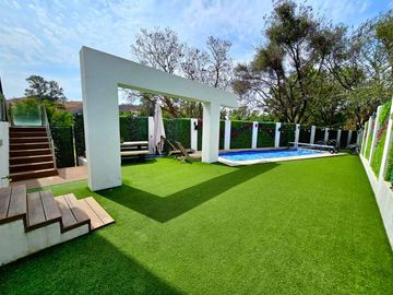 LAS CAÑADAS CASA EN VENTA A CAMPO DE GOLF CON ALBERCA Y VISTA A LOS LAGOS