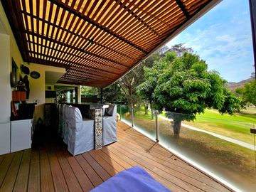 LAS CAÑADAS CASA EN VENTA A CAMPO DE GOLF CON ALBERCA Y VISTA A LOS LAGOS