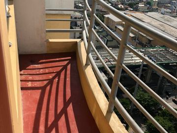 Makati Executive Tower III 1 Bedroom w/ Balcony and Parking Slot For Sale by Cityland