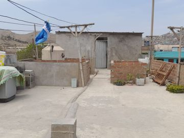 Se Vende Una Linda Casa De 2 Pisos Frente A Parque En Puente Piedra