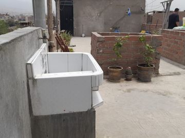 Se Vende Una Linda Casa De 2 Pisos Frente A Parque En Puente Piedra
