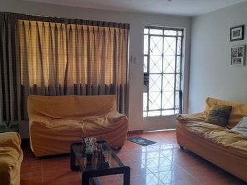 Se Vende Una Linda Casa De 2 Pisos Frente A Parque En Puente Piedra