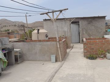 Se Vende Una Linda Casa De 2 Pisos Frente A Parque En Puente Piedra