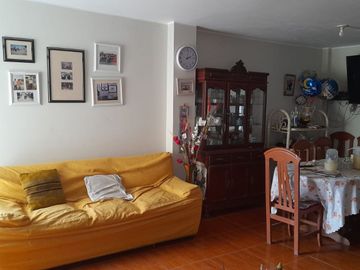 Se Vende Una Linda Casa De 2 Pisos Frente A Parque En Puente Piedra