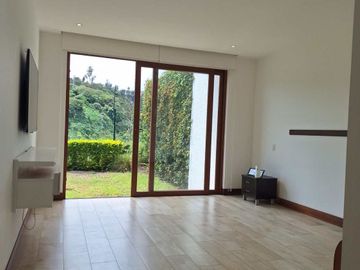 CASA 7 CUMBAYÁ NAYÓN 3 DORMITORIOS 360m2