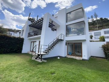 CASA 7 CUMBAYÁ NAYÓN 3 DORMITORIOS 360m2