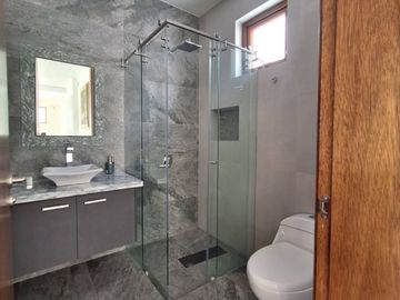 CASA 7 CUMBAYÁ NAYÓN 3 DORMITORIOS 360m2