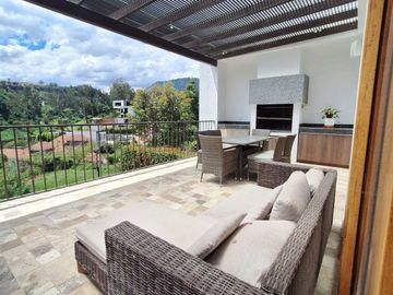 CASA 7 CUMBAYÁ NAYÓN 3 DORMITORIOS 360m2