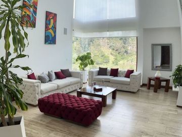 CASA 7 CUMBAYÁ NAYÓN 3 DORMITORIOS 360m2