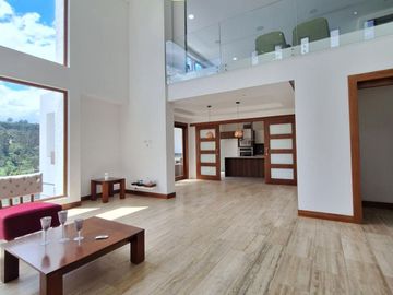 CASA 7 CUMBAYÁ NAYÓN 3 DORMITORIOS 360m2