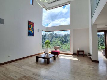 CASA 7 CUMBAYÁ NAYÓN 3 DORMITORIOS 360m2