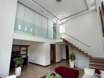 CASA 7 CUMBAYÁ NAYÓN 3 DORMITORIOS 360m2