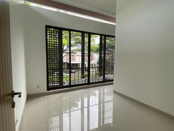 Dijual Rumah Siap Huni di De Park BSD Clust. De Na'ara