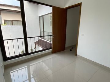Dijual Rumah Siap Huni di De Park BSD Clust. De Na'ara