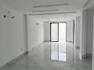 Casa de venta en Urbanización La Joya, 4 dormitorios, diseño moderno
