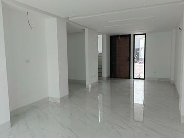 Casa de venta en Urbanización La Joya, 4 dormitorios, diseño moderno