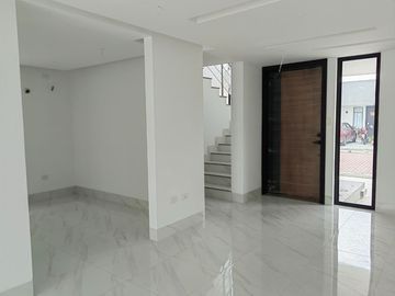 Casa de venta en Urbanización La Joya, 4 dormitorios, diseño moderno