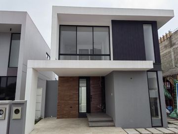 Casa de venta en Urbanización La Joya, 4 dormitorios, diseño moderno