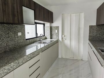 Casa de venta en Urbanización La Joya, 4 dormitorios, diseño moderno